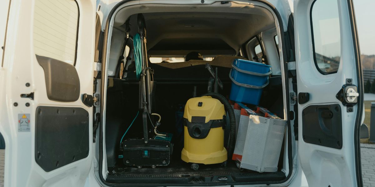 Vantagens de Terceirizar a Limpeza: Economia, Eficiência e Segurança Jurídica Corte custos e elimine riscos! Descubra agora as principais vantagens de terceirizar a limpeza.